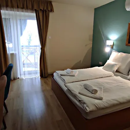 Atrium Hotel 3*