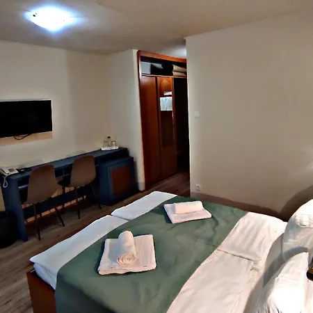Atrium Hotel 3*